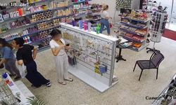 Genç kız takıları önce beğendi, sonra çaldı