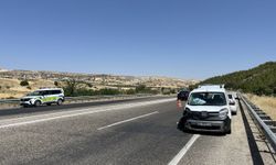 Hafif ticari araç ile otomobil çarpıştı: 5 yaralı
