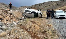 Hafif ticari araç takla attı: 6 yaralı
