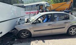 Halk otobüsü otomobille çarpıştı, kazada 7 kişi yaralandı