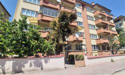 Hırsızların hedefi bu kez apartmanın çatı kapısı oldu