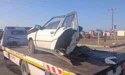 İkiye bölünen otomobilden sağ çıktı