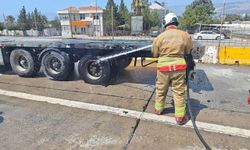 İskenderun'da tırın lastiğinden alevler yükseldi