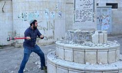 İsrailli aşırı sağcı vekil, Filistin köyündeki 'Şehitler Anıtı'nı yıktı