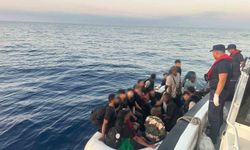 İzmir açıklarında 44 düzensiz göçmen yakalandı