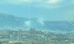 Kahramanmaraş'ta Ahır Dağı'na yıldırım düşmesi sonucu orman yangını çıktı
