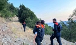 Kahramanmaraş'ta araçta mahsur kalan baba ve kızı kurtarıldı
