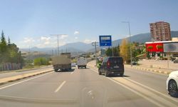 Karabük'te trafiği tehlikeye düşüren araçlar kamerada