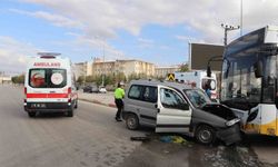 Karaman'da halk otobüsü ile ticari araç kafa kafaya çarpıştı: 5 yaralı
