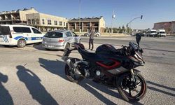 Kavşakta araç ve motosikletin karıştığı kazada 1 kişi yaralandı