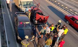 Kocaeli'de 3 araçlı zincirleme kaza: Sürücüler yara almadan kurtuldu