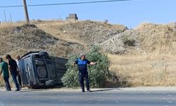 Lastiği patlayan araç takla attı: 2 yaralı