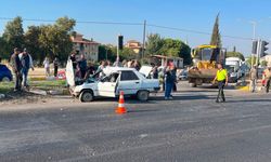 Manisa'da otomobil ile motosiklet çarpıştı: 4 yaralı