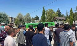 Motosikletin otomobile ok gibi saplandığı kazada ölen genç toprağa verildi