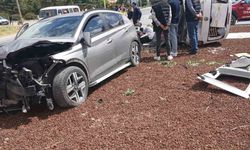 Otomobillerin çarpıştığı kazada 7 kişi yaralandı