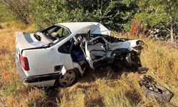 Otomobillerin çarpıştığı kazada bir kişi öldü 3 kişi yaralandı