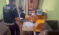 Pendik'te kaçak tütün operasyonu: 440 kilogram tütün ve 328 bin 200 makaron ele geçirildi