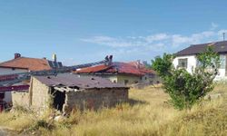 Şarkışla'da müstakil evde yangın: 1 kişi dumandan etkilendi