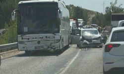 Seydikemer'de yolcu otobüsü ile ticari araç çarpıştı: 5 yaralı
