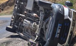 Siirt'te hastaya giden ambulans devrildi
