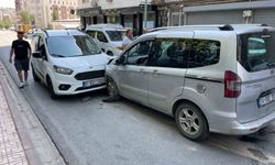 Siirt'te iki hafif ticari araç kafa kafaya çarpıştı: 1 yaralı