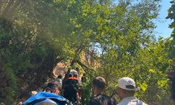 Şırnak'ta yaralı vatandaş sedye ile 1 saat taşınarak ambulansa ulaştırıldı