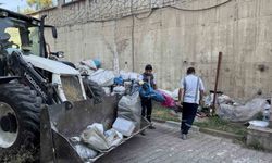 Siteyi karton yığınına çevirdiler, temizlik sırasında tepki gösterdiler