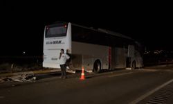 Sivas'ta yolcu otobüsü otomobil ile çarpıştı: 2 yaralı