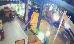 Sopayla öldüresiye dövdü, ilginç saldırı kameralara yansıdı
