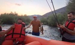 Suların yükselmesi sonucu nehir ortasındaki adada mahsur kalan 2 kişi kurtarıldı