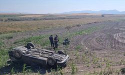 Takla atan otomobildeki 2 kişi hayatını kaybetti