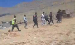 Taşlı saldırıdan kurtulmak için traktörü grubun üzerine süren şahıs tutuklandı