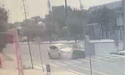 Ters yönden çıkan araç otomobille çarpıştı: 2 kişinin yaralandığı kaza kamerada