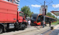 Tramvayın çarptığı genç kadın hayatını kaybetti