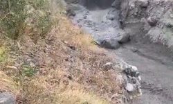 Tunceli'de heyelan anı kameralara yansıdı