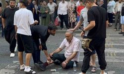 Yaya geçidinde yaşlı adama çarpan motosiklet sürücüsünden şok sözler: 'Öğretmenleri böyle mi öğretiyor bunlara?'