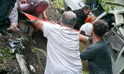 Yayla yolunda uçurumdan uçan otomobil hurdaya döndü: 2 yaralı