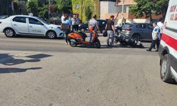 Motosiklet ambulansa çarptı: 1 yaralı