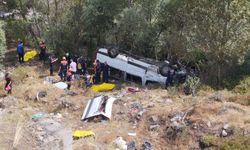Yolcu minibüsü şarampole uçtu: 4 ölü, 10 yaralı