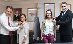 Karabağlar ve Konak belediye başkanları YENİ Parti rozeti taktı