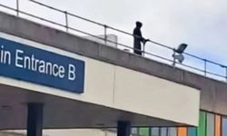 Azrail kostümüyle hastane çatısına çıkıp saatlerce martı çığlığı attı