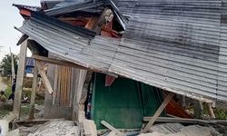Endonezya'da 7.7 büyüklüğünde deprem: 20 ölü