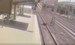 Ankara’da tren raylarına atlayan doktor hayatını kaybetti