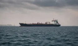 ABD, Hürmüz Boğazı’nda yük gemisini füzeyle vurdu