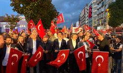 Bursa Ay Yıldız’a boyandı: Zafer Yürüyüşü’ne büyük katılım