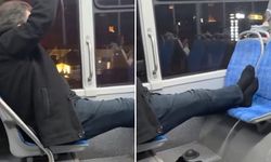 Bursa’da otobüste pes dedirten görüntü! Ayakkabılarını çıkarıp ayaklarını koltuğa uzattı