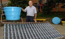 Çöpe atmadı, güneş enerjisine çevirdi: 100 plastik şişeyle suyu 52 dereceye çıkardı