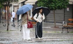 Meteoroloji'den uyarı: Sağanak yağmur geliyor, sıcaklıklar düşüyor
