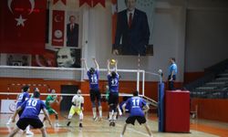 İnegöl Belediyespor filede fırtına gibi başladı! Bursa Voleybol'u set vermeden geçti