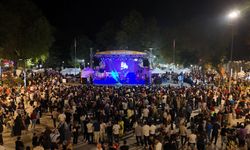 İnegöl Gastronmi Festivali'nde lezzet şöleni retrobüs coşkusuyla taçlandı